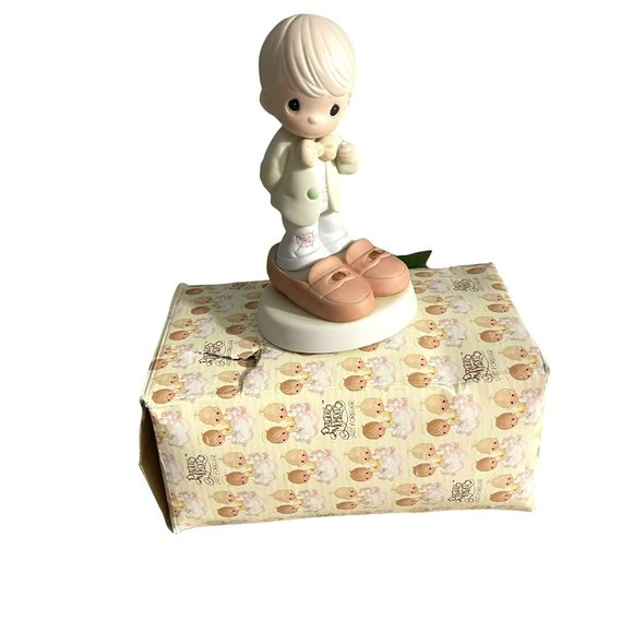 NIB Precious Moments 'Whos gonna fill your shoes' boy figurine - Picture 8 of 11